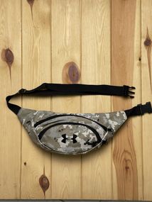 Бананка Under Armour піксель