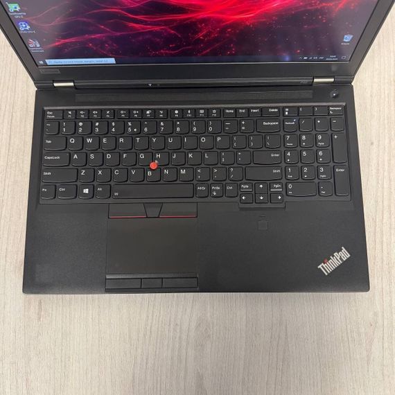 Мобильная рабочая станция Б-класс Lenovo ThinkPad P52 / 15.6" (1920x1080) IPS / Intel Core i7-8850H (6 (12) ядер по 2.6 - 4.3 GHz) / 16 GB DDR4 / 256 GB SSD M.2 / nVidia Quadro P1000, 4 GB GDDR5, 128-bit / WebCam б/у | Зображення 2