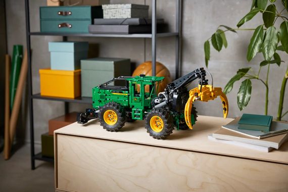 Конструктор LEGO Technic Трелювальний трактор «John Deere» 948L-II (42157) | Зображення 2