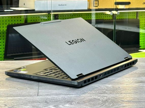 Игровой ноутбук Lenovo Legion 5 15IAX10 / 15.1" (2560x1600) OLED / Intel Core Ultra 7 255HX (20 ядер по 2.4 - 5.2 GHz) / 16 GB DDR5 / 1000 GB SSD NVMe / nVidia GeForce RTX 5060, 8 GB GDDR7, 128-bit / WebCam / Win 11 Home б/у | Зображення 5