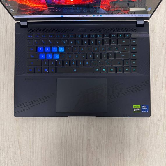Игровой ноутбук Б-класс Gigabyte Aorus Master 16 BZH / 16" (2560x1600) IPS / Intel Core Ultra 9 275HX (24 ядра по 2.1 - 5.4 GHz) / 32 GB DDR5 / 2000 GB SSD NVMe / nVidia GeForce RTX 5090, 24 GB GDDR7, 256-bit / WebCam б/у | Зображення 5