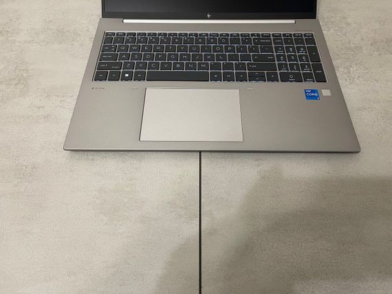 Ультрабук HP ZBook Firefly 16 G10 / 16" (1920x1200) IPS / Intel Core i5-1335U (10 (12) ядер по 3.4 - 4.6 GHz) / 16 GB DDR5 / 512 GB SSD M.2 / Intel Iris Xe Graphics / WebCam / Fingerprint б/у | Зображення 3