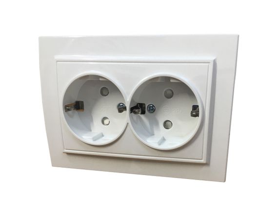 Розетка внутренней установки 2-я з/к с защитная шторка белая IP20 Malta Ny95000968