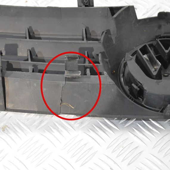 Решітка радіатора Volkswagen Polo 9N 2001-2009 Решітка переднього бампера Фольксваген Поло | Зображення 5