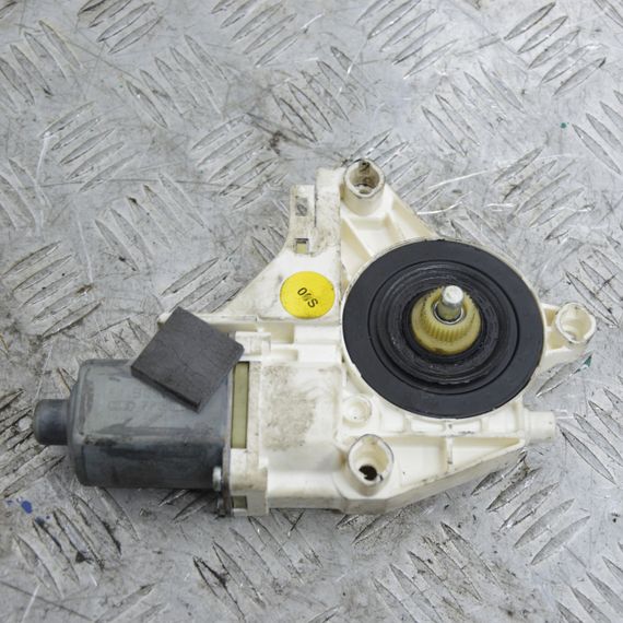 Мотор склопідйомника передніх правих дверей Audi A3 8P 2003-2012 Моторчик скла правих дверей Ауді 8P0959802A | Зображення 1