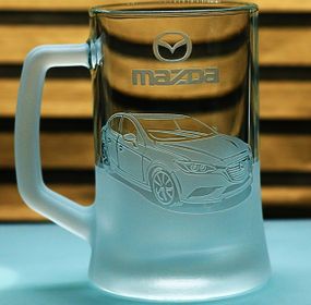 Пивний келих 670 мл з гравіюванням Mazda 3 Мазда 3 подарунок для автолюбителя  кухоль для пива з логотипом авто