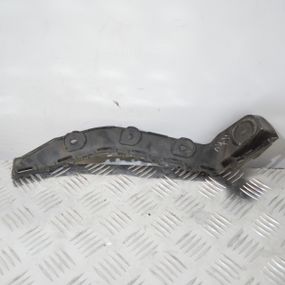 Кронштейн заднього бампера лівий Skoda Rapid 2012-2019 універсал Кріплення бампера заднє ліве Шкода Рапід 5JJ807393