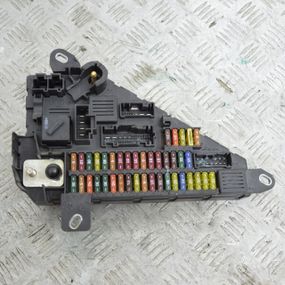 Блок запобіжників 3.0 BMW E60 E61 2003-2010 Корпус запобіжників БМВ е60 е61 6906618 518956024