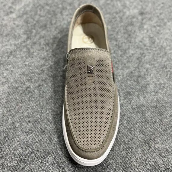 Светлые мужские мокасины с ограниченной перфорацией 40 - 45 размер