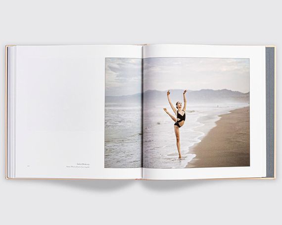 Книга работы известных фотографов про балет Ballerina Project. Dane Shitagi книги про искусство фотографии | Зображення 3