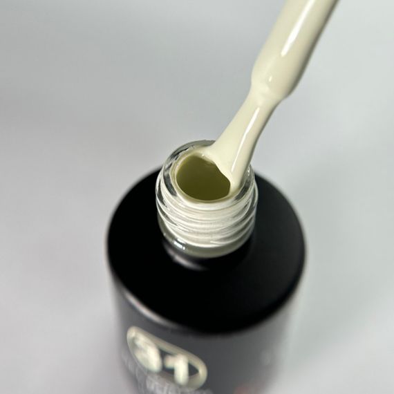 Гель-лак для нігтів Bee Nails 031 (світло-кремовий з жовтим відтінком) 8мл | Зображення 1