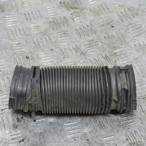 Патрубок повітряного фільтра Volkswagen Golf VII 2012-2020 Трубка шланг фільтра повітря Фольксваген 5Q0129618C