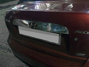 Накладка над номером (нерж.) OmsaLine - Итальянская нержавейка для Hyundai Accent 2006-2010 гг
