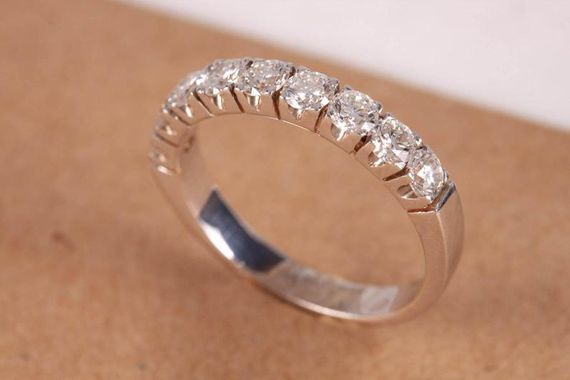 Кольцо из белого золота с фианитами | Зображення 2