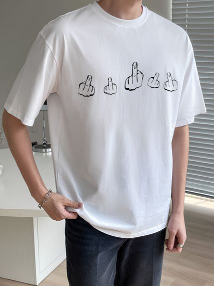 Футболка з мерчем