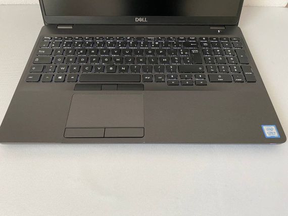 Ноутбук Dell Latitude 5500 / 15.6" (1366x768) TN / Intel Core i3-8145U (2 (4) ядра по 2.1 - 3.9 GHz) / 8 GB DDR4 / 256 GB SSD / Intel UHD Graphics 620 / WebCam б/у | Зображення 3
