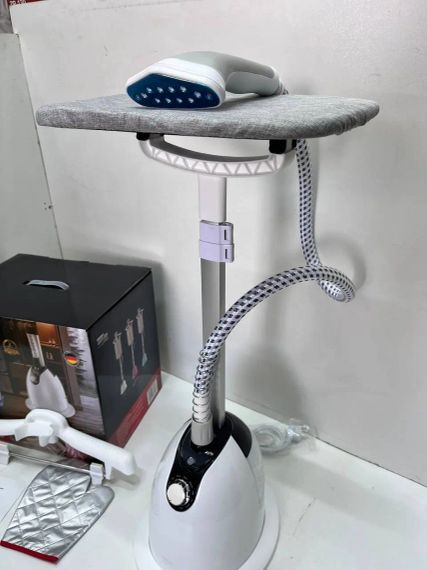 Белый Отпариватель вертикальный для одежды со стойкой Zepline ZP-130 3000W