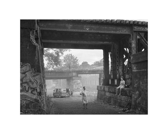 Книги знаменитых фотографов Gregory Crewdson: Eveningside легендарные фотографы современности Грегори Крюдсон | Зображення 6