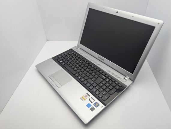 Ноутбук Samsung RV515 / 15.6" (1366x768) TN / AMD E-450 (2 ядра по 1.65 GHz) / 8 GB DDR3 / 500 GB HDD / AMD Radeon HD 6470M, 1 GB GDDR3, 64-bit / WebCam б/у | Зображення 6