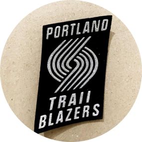 Нашивка на одяг (термо) Portland Trail Blazers 49*73 мм Срібляста