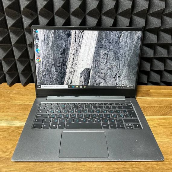 Ультрабук Б-клас Lenovo IdeaPad 530S-14ARR / 14" (1920x1080) IPS / AMD Ryzen 3 2200U (2 (4) ядра по 2.5 - 3.4 GHz) / 8 GB DDR4 / 256 GB SSD / AMD Radeon Vega 3 Graphics / WebCam б/в | Зображення 1