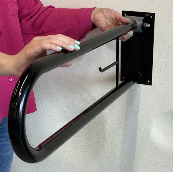 Поручень відкидний настінний з тримачем туалетного паперу Maxiflow чорний (4833.2311S.102.00)