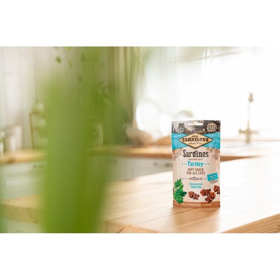 Ласощі Carnilove Cat Semi Moist Snack Sardine with Parsley для котів з чутливим травленням з сардиною та петрушкою 50 г | Зображення 4