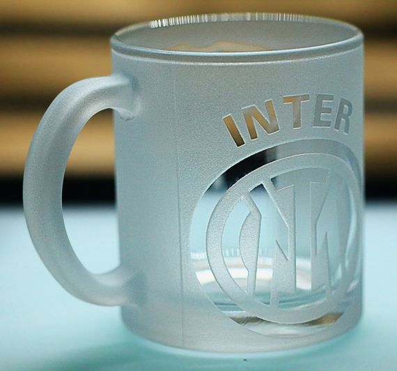 Подарункова скляна чашка для чаю кави 320мл з гравіюванням лого футбольного клубу ФК Інтер з номером гравця | Зображення 1