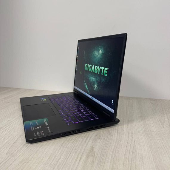 Ігровий ноутбук Gigabyte A16 CVH / 16" (2560x1600) IPS / Intel Core i7-13620H (10 (16) ядер по 2,4 - 4,9 ГГц) / 16 ГБ DDR5 / 1000 ГБ SSD NVMe / nVidia GeForce RTX 5060, 8 ГБ GDDR7, 128-біт / WebCam б/в | Зображення 6