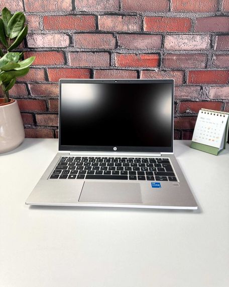 Ультрабук HP ProBook 430 G8 / 13.3" (1920x1080) TN / Intel Core i3-1115G4 (2 (4) ядра по 4.1 GHz) / 8 GB DDR4 / 256 GB SSD / Intel UHD Graphics / WebCam б/у | Зображення 1