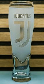 Пивной бокал крафтовый 440 мл ФК Juventus Ювентус с гравировкой подарок для фаната футбольная кружка матовы