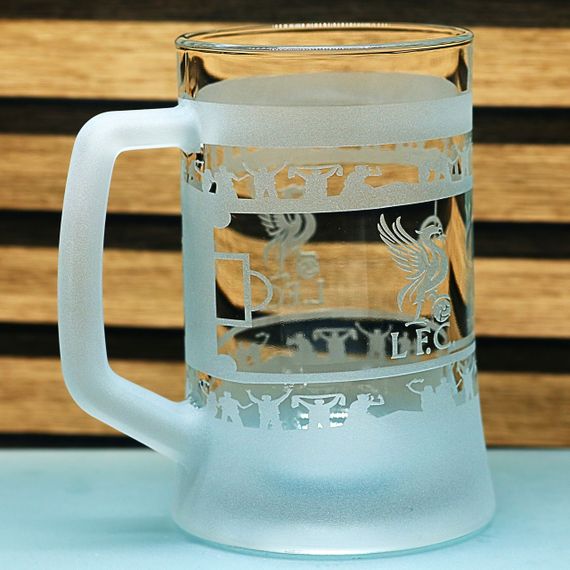 Пивной бокал 670 мл Liverpool с гравировкой подарок для фаната ФК Ливерпуль футбольная кружка круговая | Зображення 1