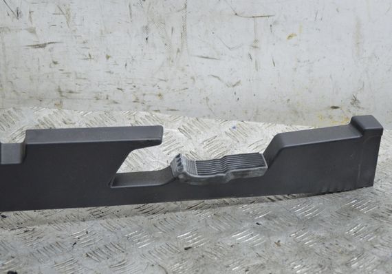 Накладка багажника права Volkswagen Golf VII 2012-2020 Права накладка багажника Фольксваген 5G9864512E | Зображення 2