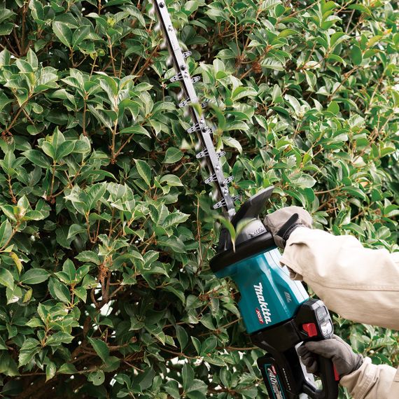Ножиці для живоплоту акумуляторні Makita UH007GZ (750 мм, 25 мм, BL, XGT, без акумуляторів та зарядного пристрою) | Зображення 7