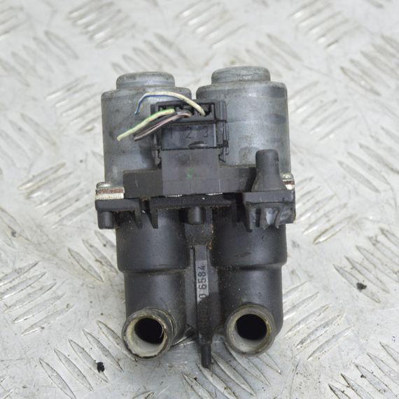 Кран обігрівача пічки Mercedes-Benz W124 1984-1997 Краник радіатора пічки Мерседес в124 0008306584