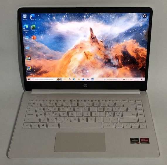 Ультрабук HP 14s-fq1004ua / 14" (1920x1080) IPS / AMD Ryzen 3 5300U (4 (8) ядра по 2.6 - 3.8 GHz) / 8 GB DDR4 / 512 GB SSD / AMD Radeon RX Vega 6 Graphics / WebCam / Win 10 Home б/в | Зображення 1