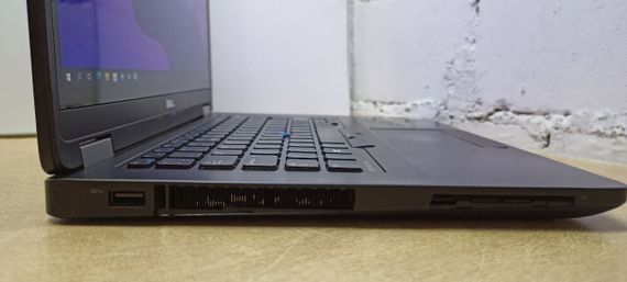 Ноутбук Б-класс Dell Latitude E5470 / 14" (1920x1080) TN / Intel Core i5-6440HQ (4 ядра по 2.6 - 3.5 GHz) / 8 GB DDR4 / 256 GB SSD / Intel HD Graphics 530 / WebCam б/у | Зображення 4