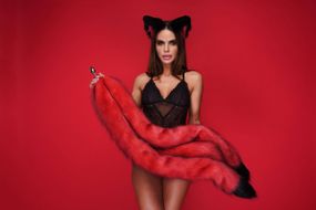 Анальный тройной меховой хвост без пробки, Красный с черным кончиком, OKOVA 100 см. sexstyle