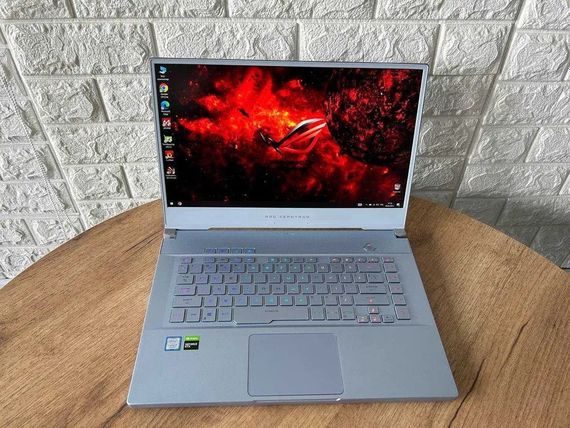 Ноутбук Asus ROG GU502GU 15,6"FHD IPS 240Hz i7 9750H 16Gb SSD 512Gb GTX 1660Ti  Б/В