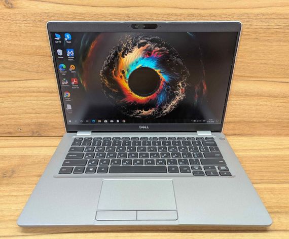 Ноутбук Б-клас Dell Latitude 5310 / 13.3" (1920x1080) IPS / Intel Core i7-10610U (4 (8) ядра по 1.8 - 4.9 GHz) / 8 GB DDR4 / 256 GB SSD / Intel UHD Graphics / WebCam / Windows 10 б/в + Подарунок  Флеш-накопичувач USB 32 GB | Зображення 1