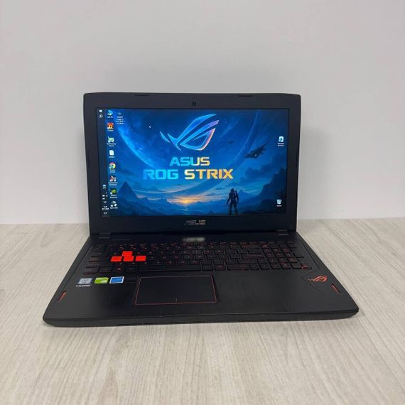 Игровой ноутбук Б-класс Asus ROG Strix GL502VM / 15.6" (1920x1080) IPS / Intel Core i7-7700HQ (4 (8) ядра по 2.8 - 3.8 GHz) / 16 GB DDR4 / 256 GB SSD / nVidia GeForce GTX 1060, 3 GB GDDR5, 192-bit / WebCam б/у | Зображення 1