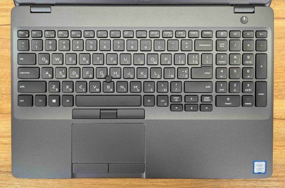 Ультрабук Dell Latitude 5500 / 15.6" (1920x1080) IPS / Intel Core i7-8665U (4 (8) ядра по 1.9 - 4.8 GHz) / 16 GB DDR4 / 512 GB SSD / Intel UHD Graphics / USB Type-C / WebCam / Windows 10 б/у + Подарок Беспроводная мышь / USB | Зображення 2