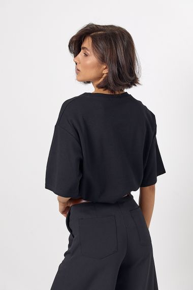 Однотонна жіноча футболка oversize з контрастним написом - чорний цвет, ONE SIZE (є розміри) | Зображення 1