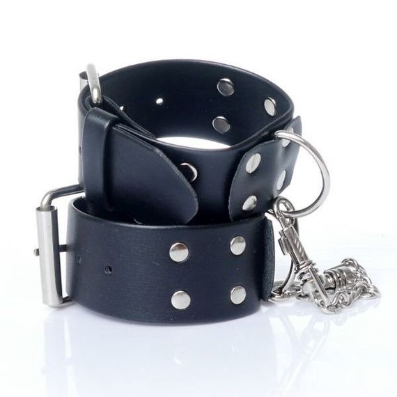 ШКІРЯНІ НАРУЧНИКИ Fetish Boss Series Handcuffs with studs 4 cm | Зображення 2