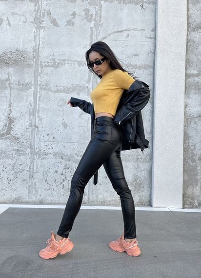 Женские лосины из экокожи на пуговицах NA921 цвет черный, размер 42/44 | Зображення 5