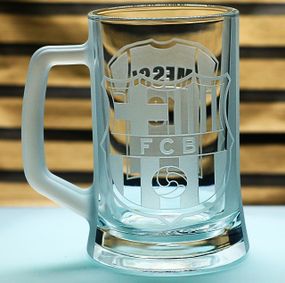 Пивной бокал 670 мл Barcelona с гравировкой подарок для фаната футбольная кружка ФК Барселона Месси