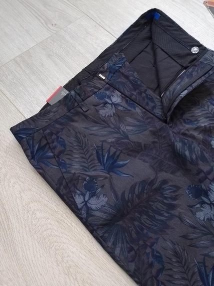 Чоловічі завужені брюки з принтом | Зображення 1