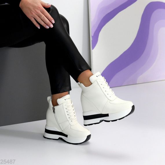 Эффектные белые зимние сникерсы на танкетке доступная цена | Зображення 4