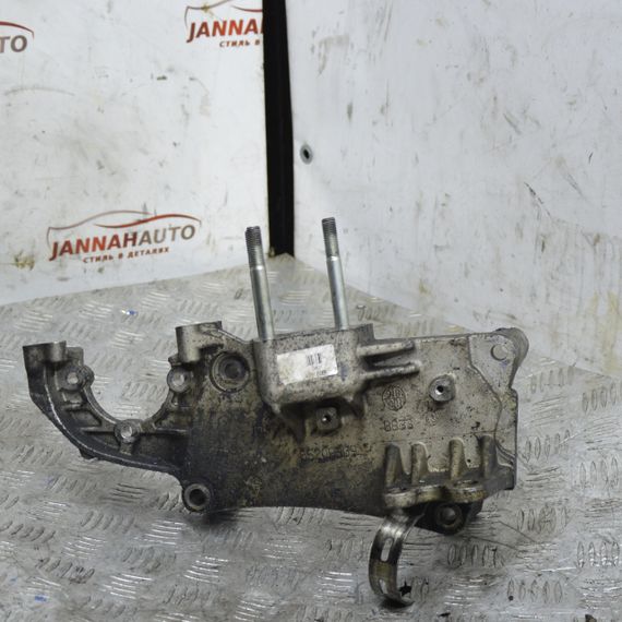 Кронштейн двигуна правий 1.3 MJet Fiat Doblo 2000-2009 Кріплення подушки мотора Фіат Добло 55208369