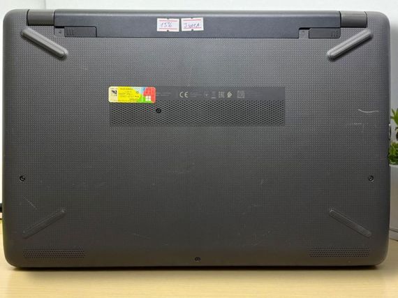 Ноутбук Б-клас HP 250 G6 / 15.6" (1920x1080) TN / Intel Core i3-6006U (2 (4) ядра по 2.0 GHz) / 8 GB DDR4 / 120 GB SSD / Intel HD Graphics 520 / WebCam б/в | Зображення 1